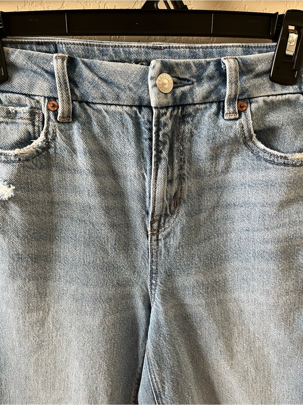 American Eagle Women’s Light Wash Strigid Jeans Size 0 Regular - Picture 3 of 9
